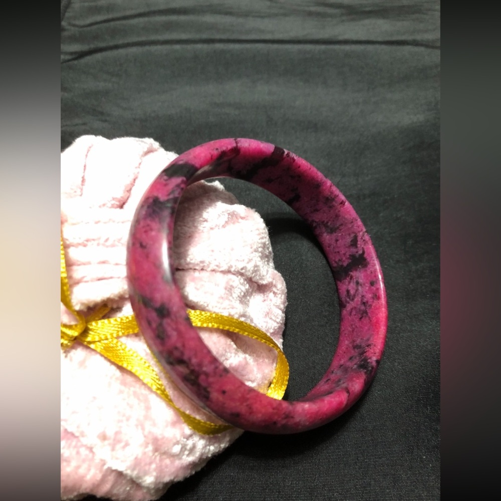 Natural Pink Jade Bangle